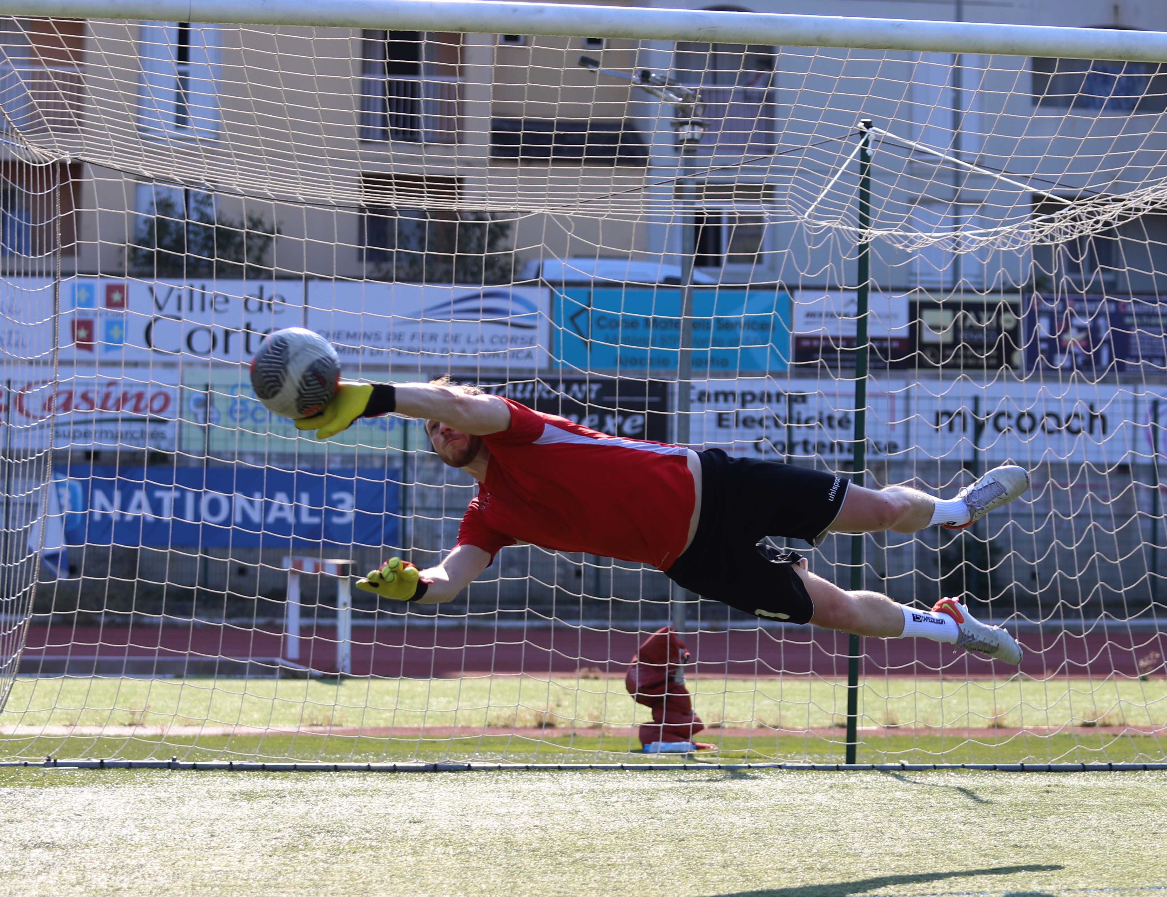 Foot National 3 : Corte arrache le nul à Aigues-Mortes