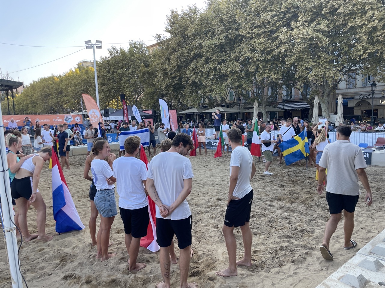 Les athlètes des 12 meilleures nations européennes ont foulé le terrain de la place Saint-Nicolas avant le début des matchs vendredi 30 août.