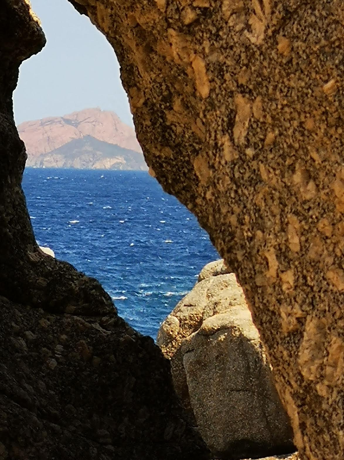 La photo du jour : Le Capo Rosso et  la Punta d’Omigna