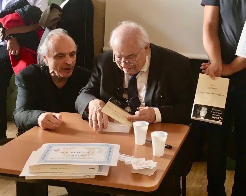 Henri Leclerc, accompagné d’André Paccou le 13 juin 2018. Le président d'honneur de la LDH dédicaçait son livre La parole et l’action lors de la remise des prix de la première édition du concours de plaidoiries pour les droits de l’Homme (LDH Corsica)