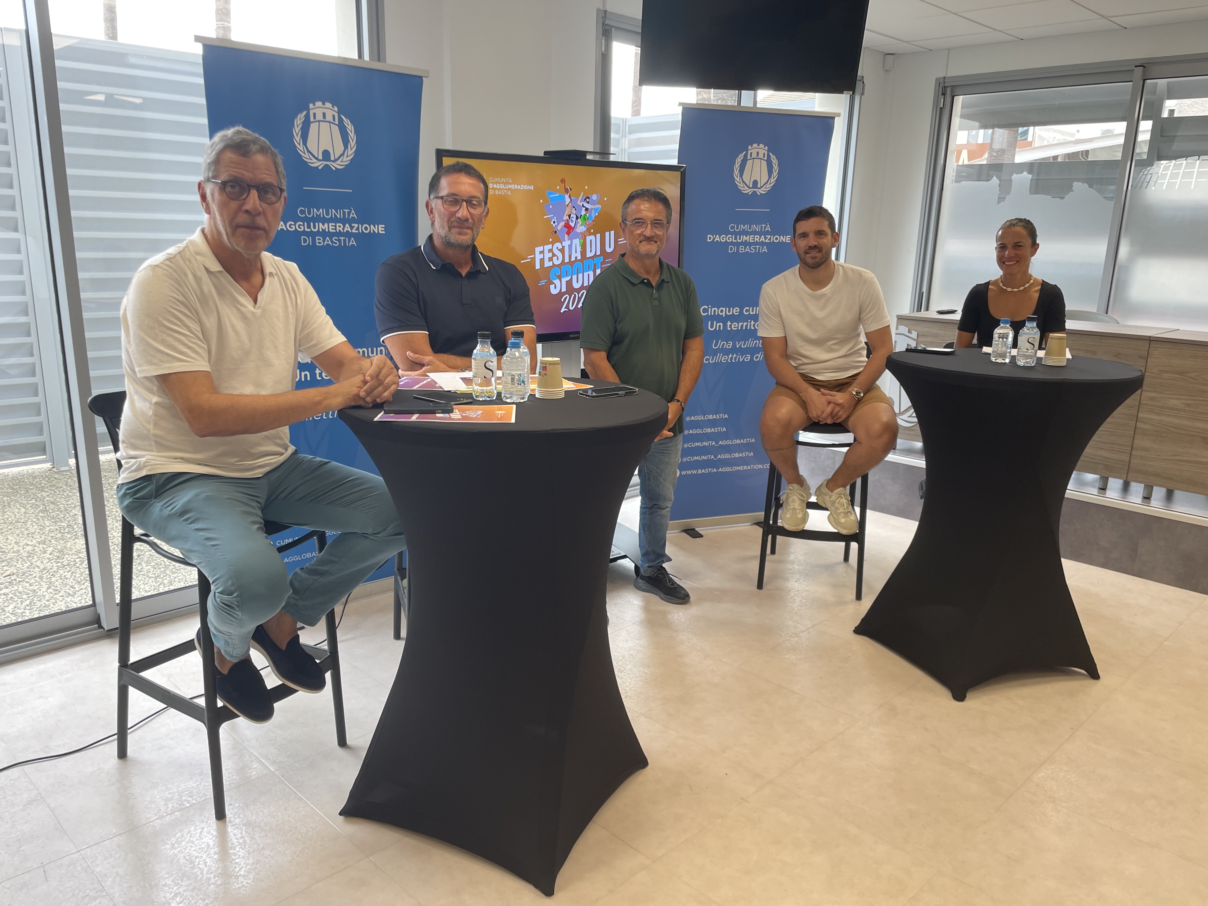 Pierre Savelli, maire de Bastia, Louis Pozzo di Borgo, président de la CAB, Jean-Charles Leonardi, vice-président de la CAB, Jean-Louis Leca, parrain et Julie Marini, marraine, ont présenté l'édition 2024 de la Fête du Sport.