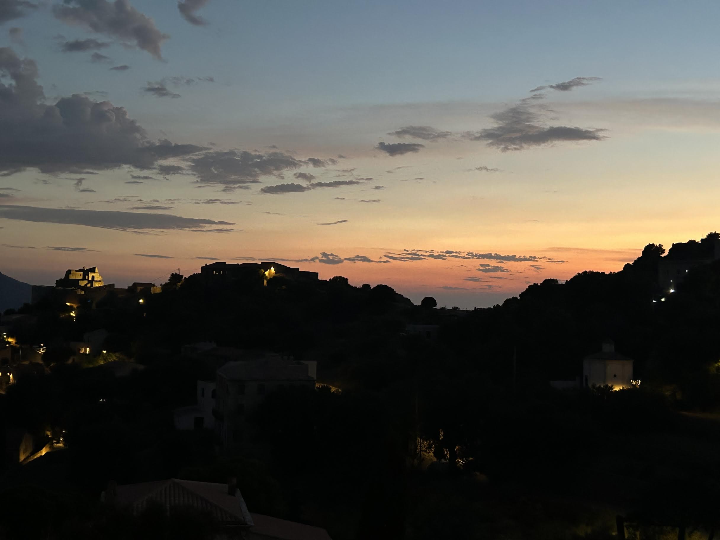 La photo du jour : Notre-Dame des Sept Douleurs de Corbara au crépuscule