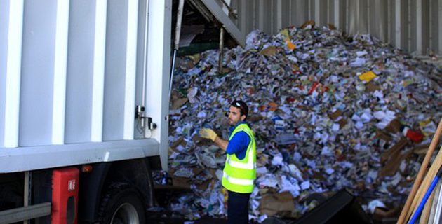 Au centre de tri et de valorisation des déchets à la ZA de Cantone