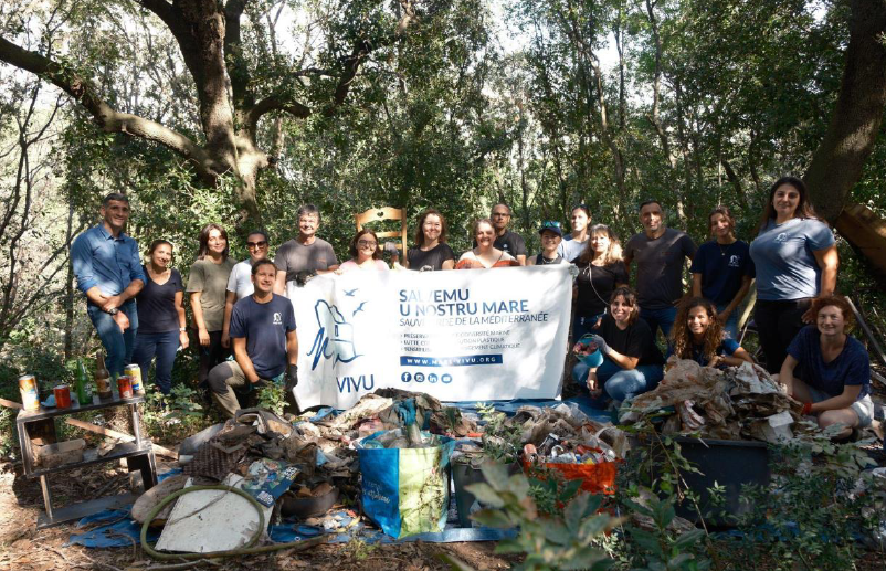 Cette journée de nettoyage s’inscrit dans le cadre du programme RIPARU, un projet porté par Mare Vivu en collaboration avec le Parc naturel marin du Cap Corse et de l’Agriate. Le programme, soutenu par l’Ademe, vise à sensibiliser et à accompagner les collectivités dans la mise en œuvre de solutions concrètes pour lutter contre la pollution plastique à la source.