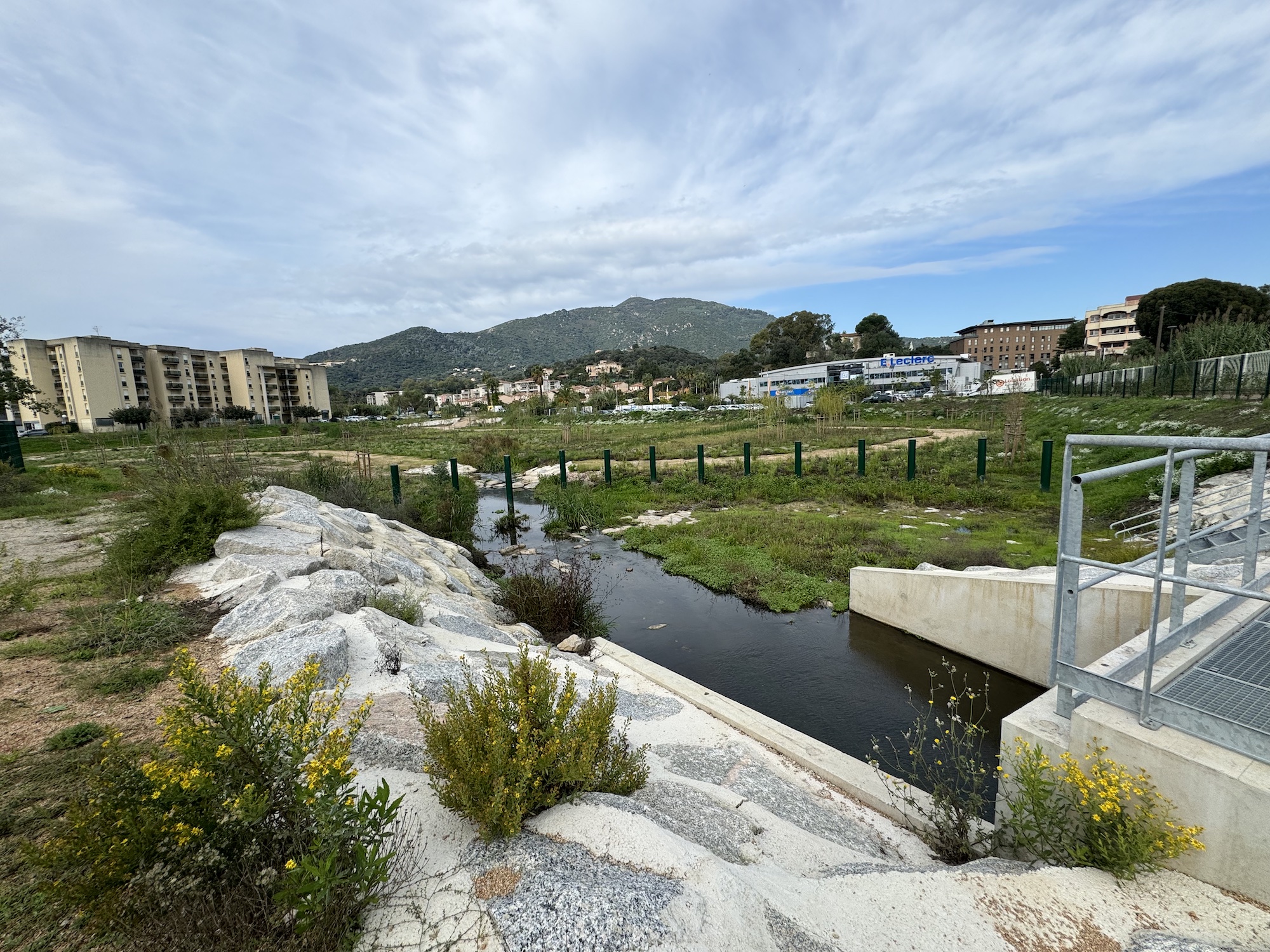 Inaccessible au public, le bassin Peraldi dispose d'une capacité de 11 000m3