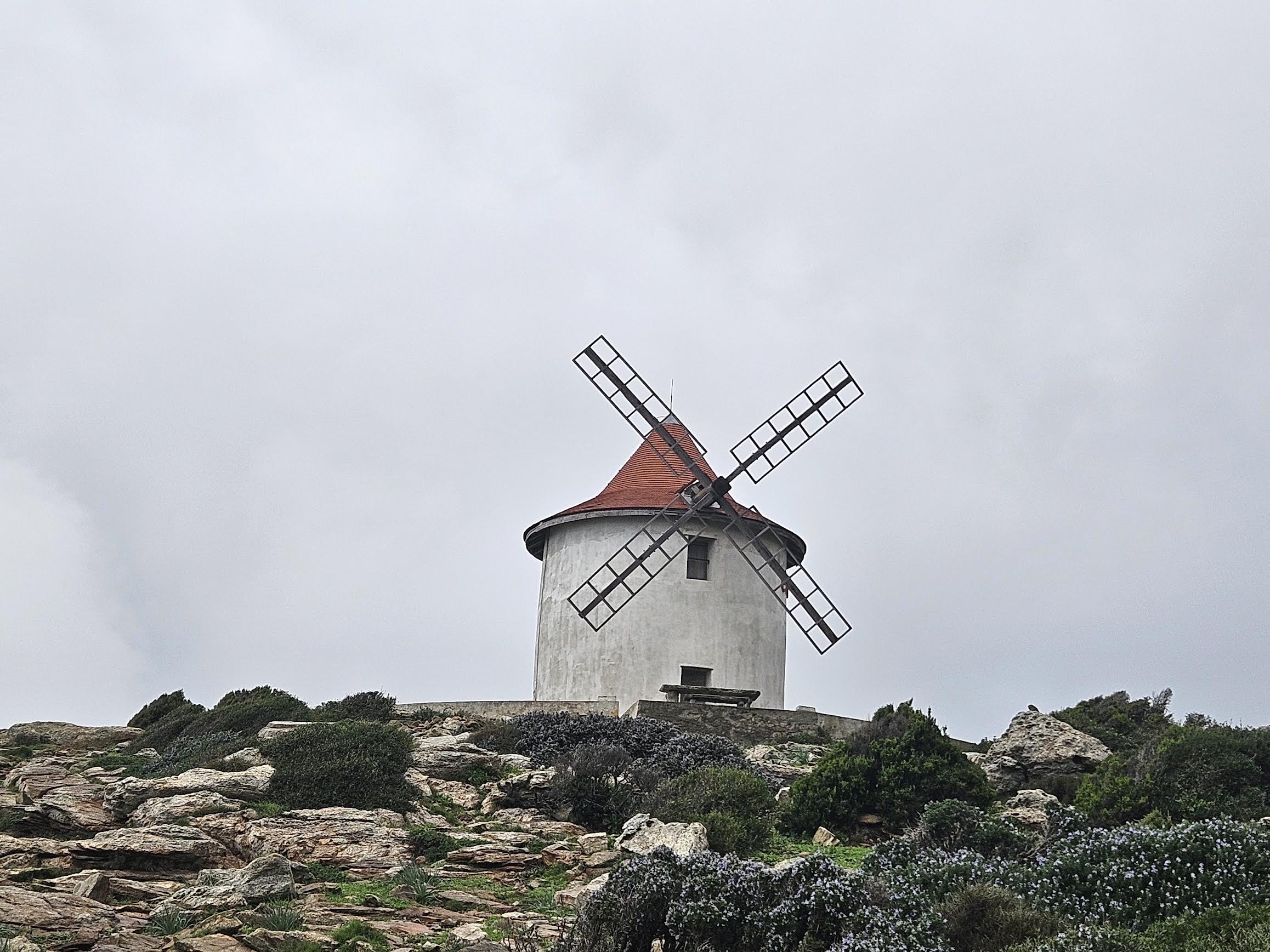 Le moulin Mattei sous le ciel gris de novembre (Gabriel Sambroni)