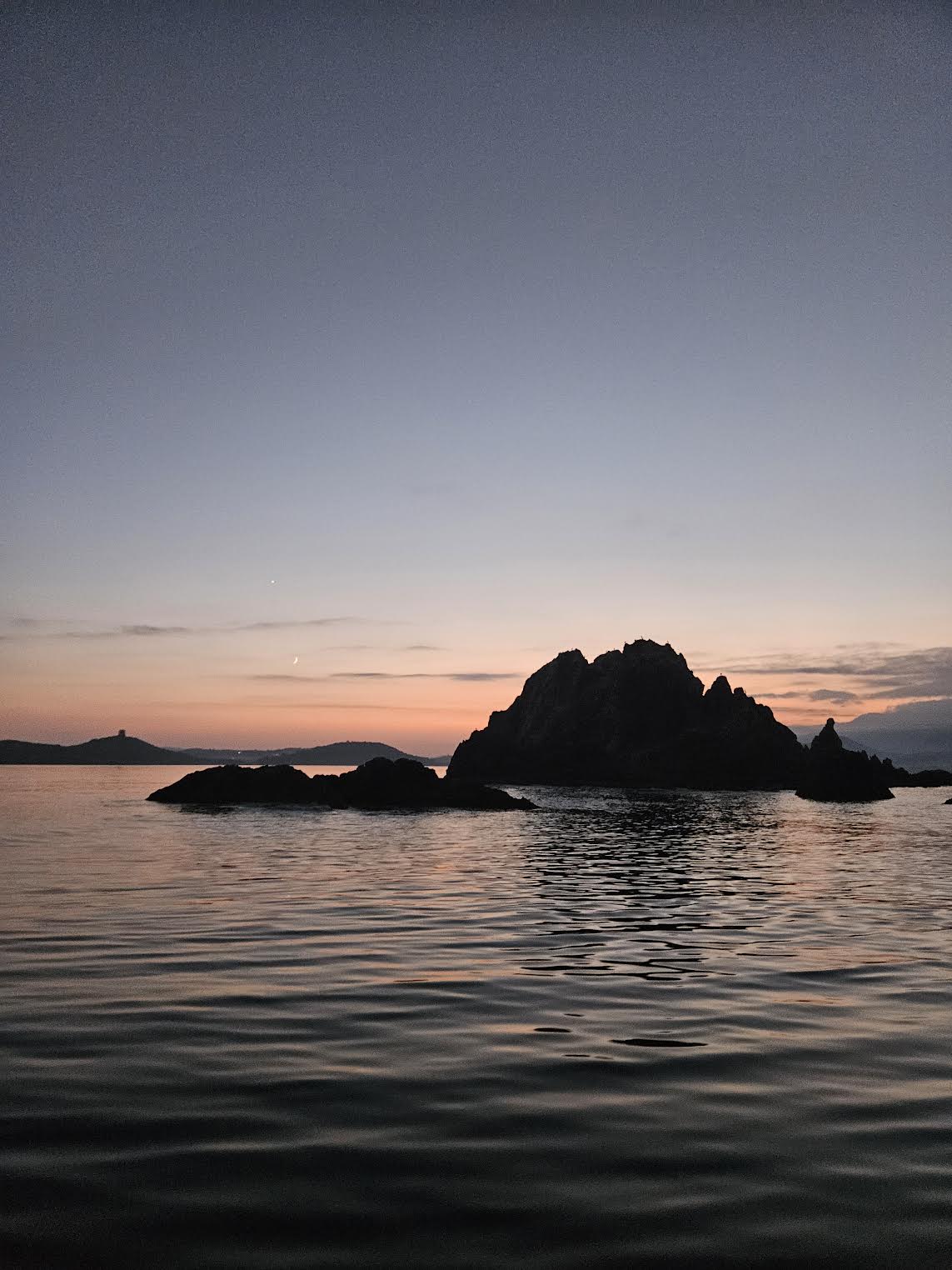 La photo du jour : l'ilôt de la Ruscana à la tombée de la nuit