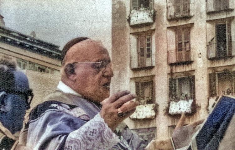 Le futur Jean XXIII le 18 mai 1952 sur la place Saint-Nicolas