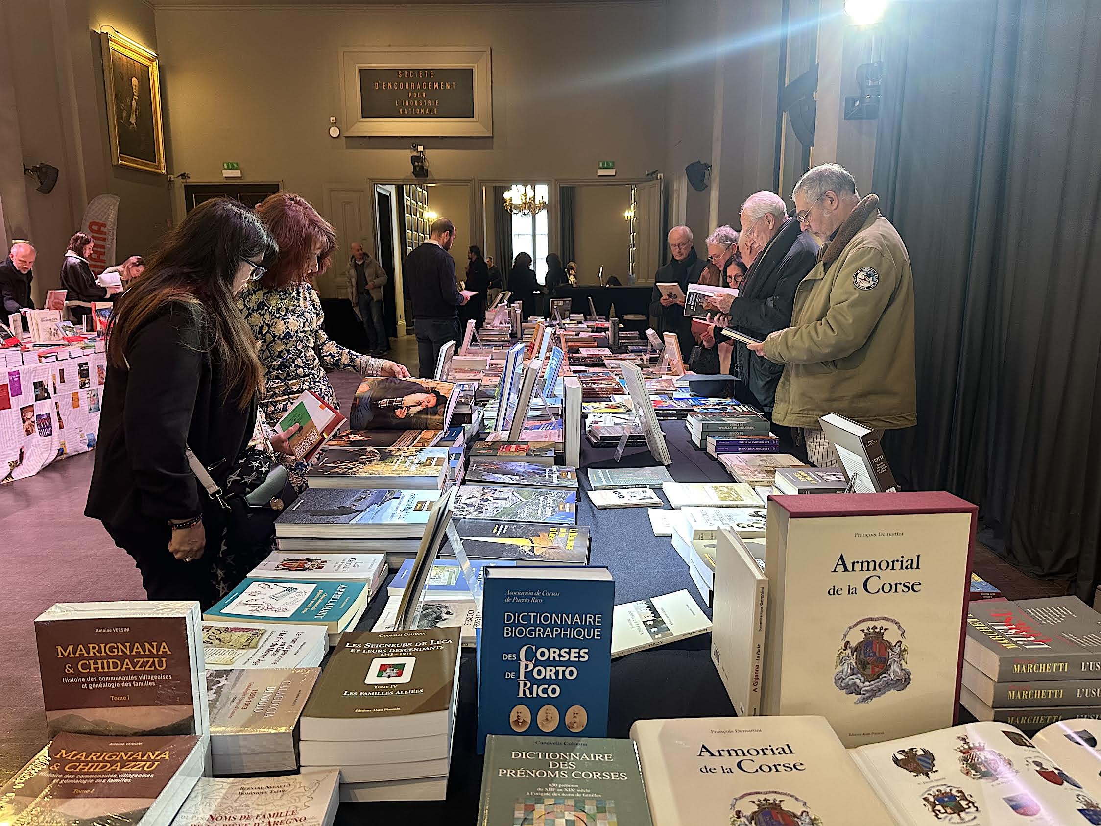 Salon des éditeurs de Corse : auteurs et éditeurs insulaires à l’honneur à Paris