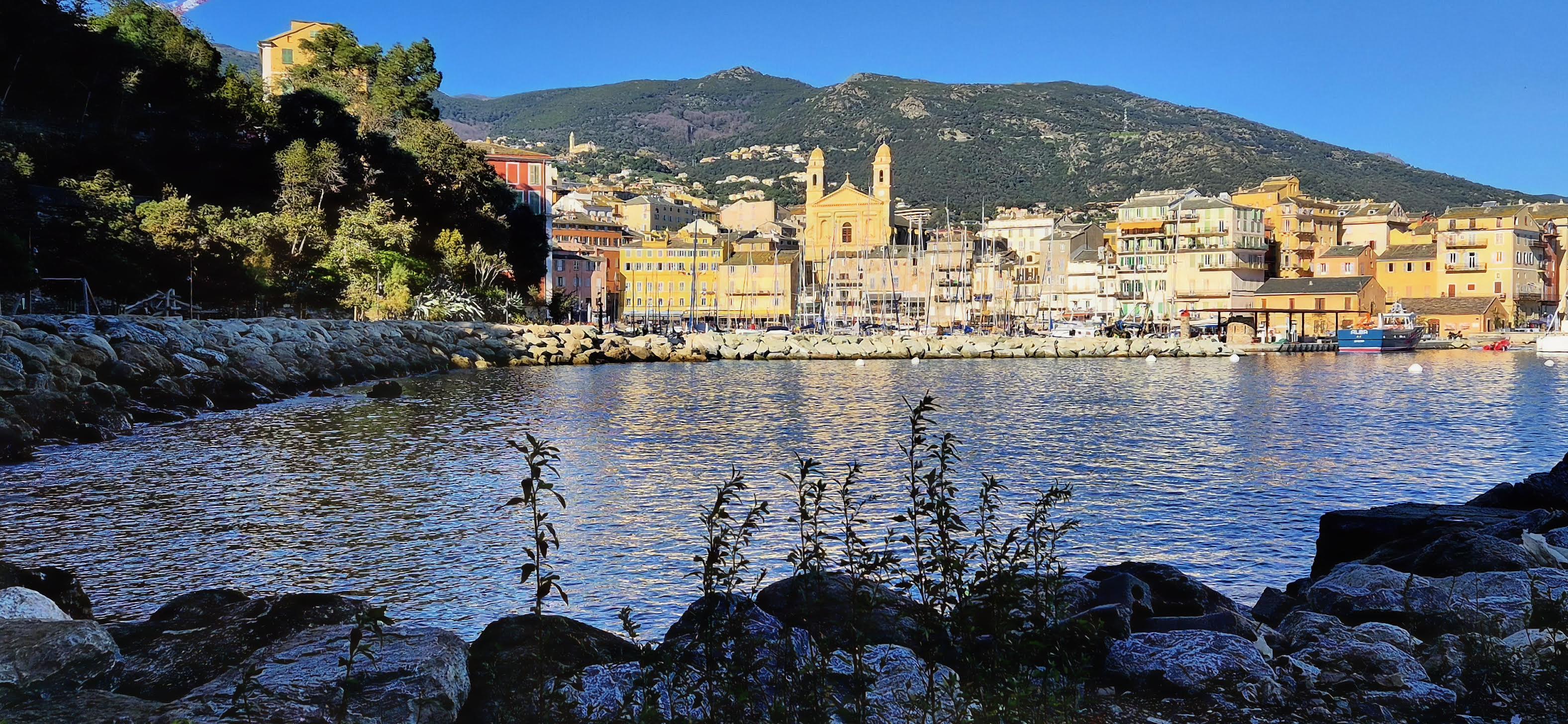 La photo du jour : Bastia entre ombre et lumière