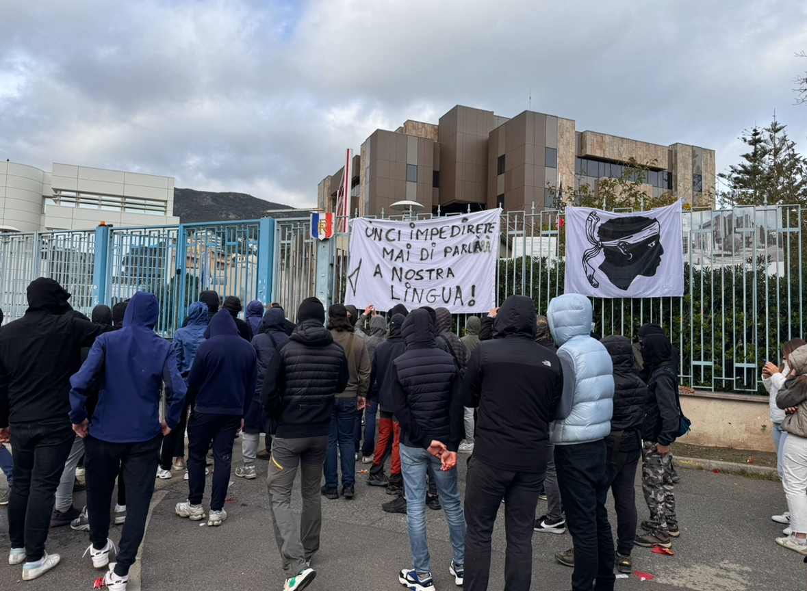 Langue corse interdite à l’Assemblée : des lycéens dans la rue à Bastia