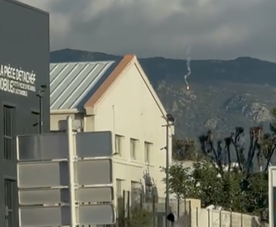 VIDEO - Bastia : Quel est cet objet en feu qui tombe du ciel ?