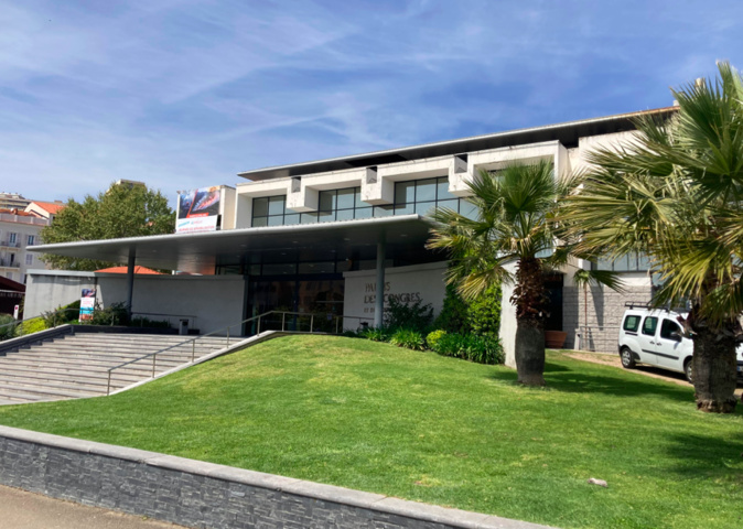 Le Palais des Congrès. Photo Michel Luccioni