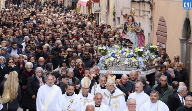 En Corse, de nombreuses processions et autres célébrations annuelles, témoignent au quotidien de la ferveur populaire (Archives CNI- Michel Luccioni)