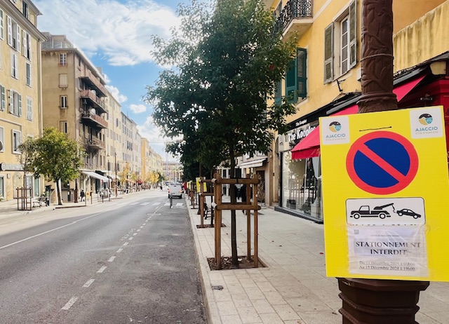 La circulation et le stationnement sont perturbés dans le centre-ville d'Ajaccio depuis mercredi matin.