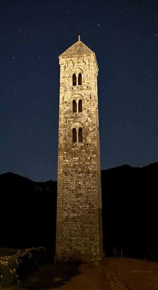 La photo du jour : le campanile de Carbini sous les étoiles