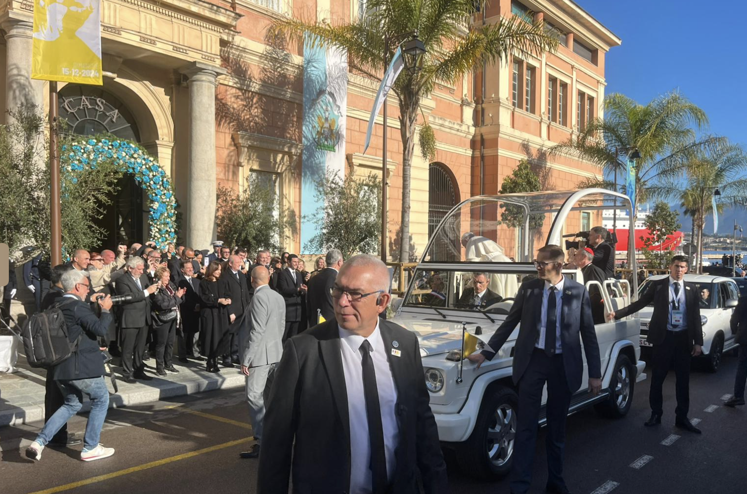 En direct : vivez la visite historique du Pape François en Corse