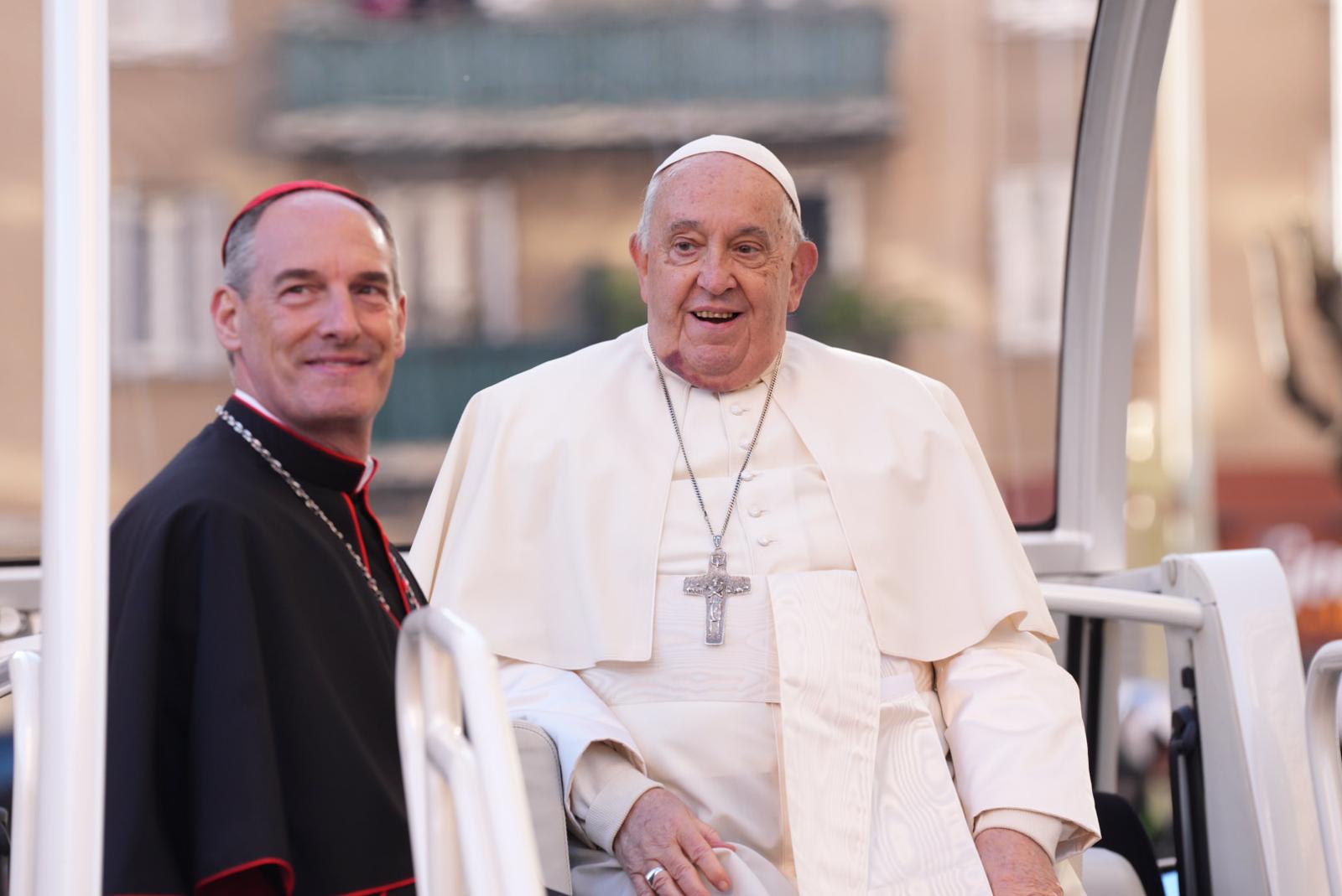 En direct : vivez la visite historique du Pape François en Corse