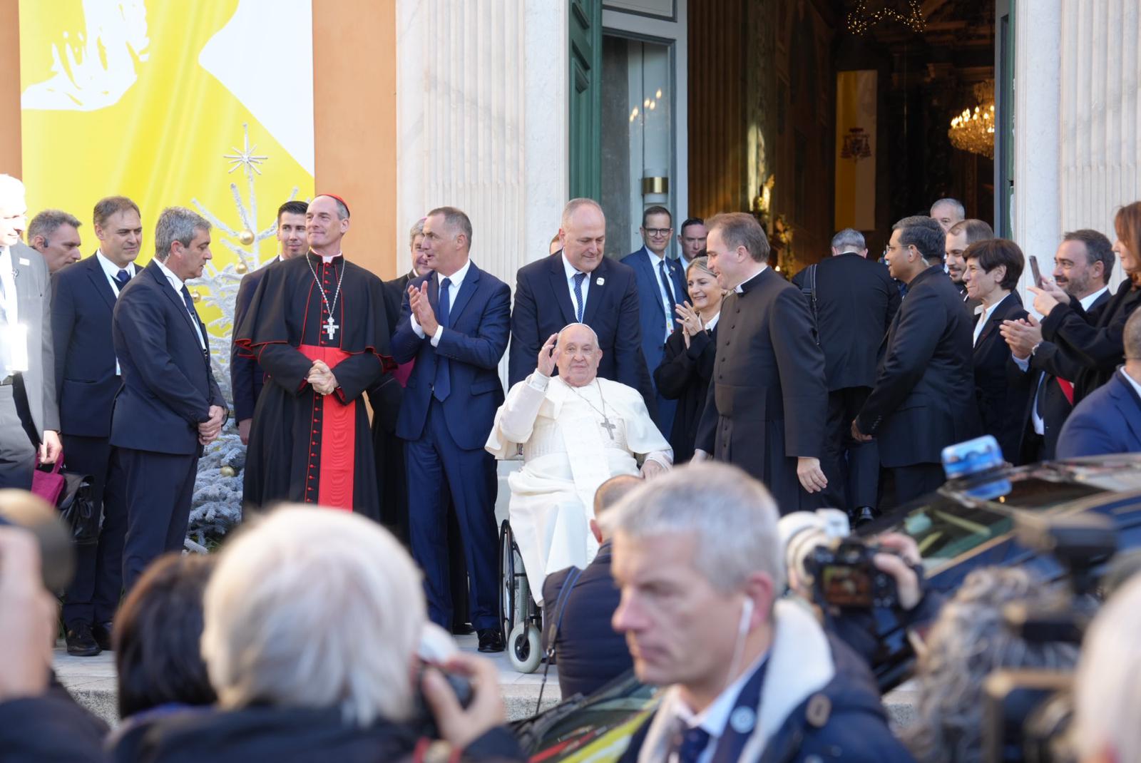 EN DIRECT : vivez la visite historique du Pape François en Corse