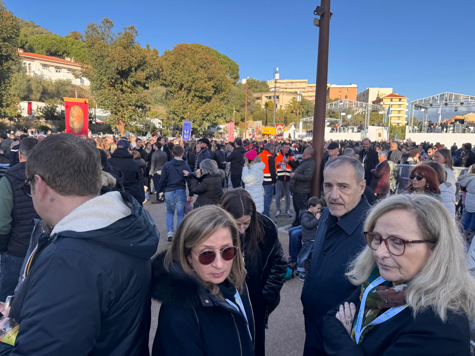 Au Casone et place Miot, près de 20 000 fidèles rassemblés pour accueillir le Pape François