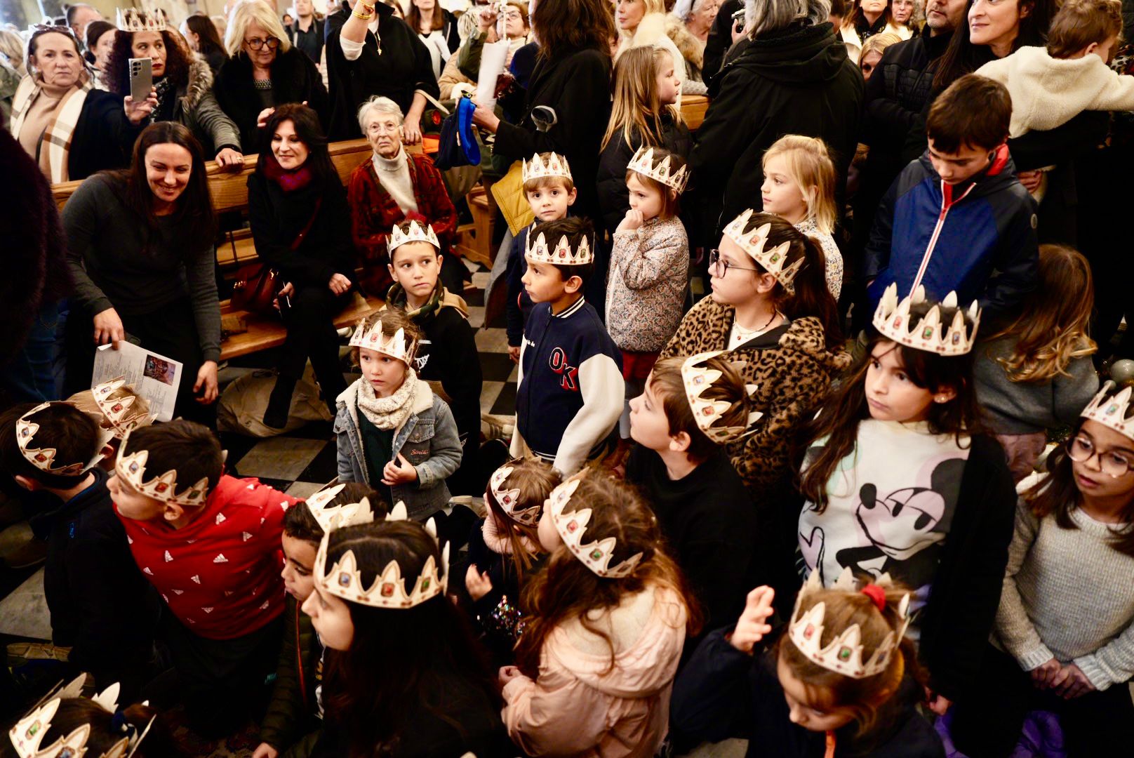 EN IMAGES - A Ajaccio, des Rois Mages en Cadillac et des enfants en fête pour l'Épiphanie 