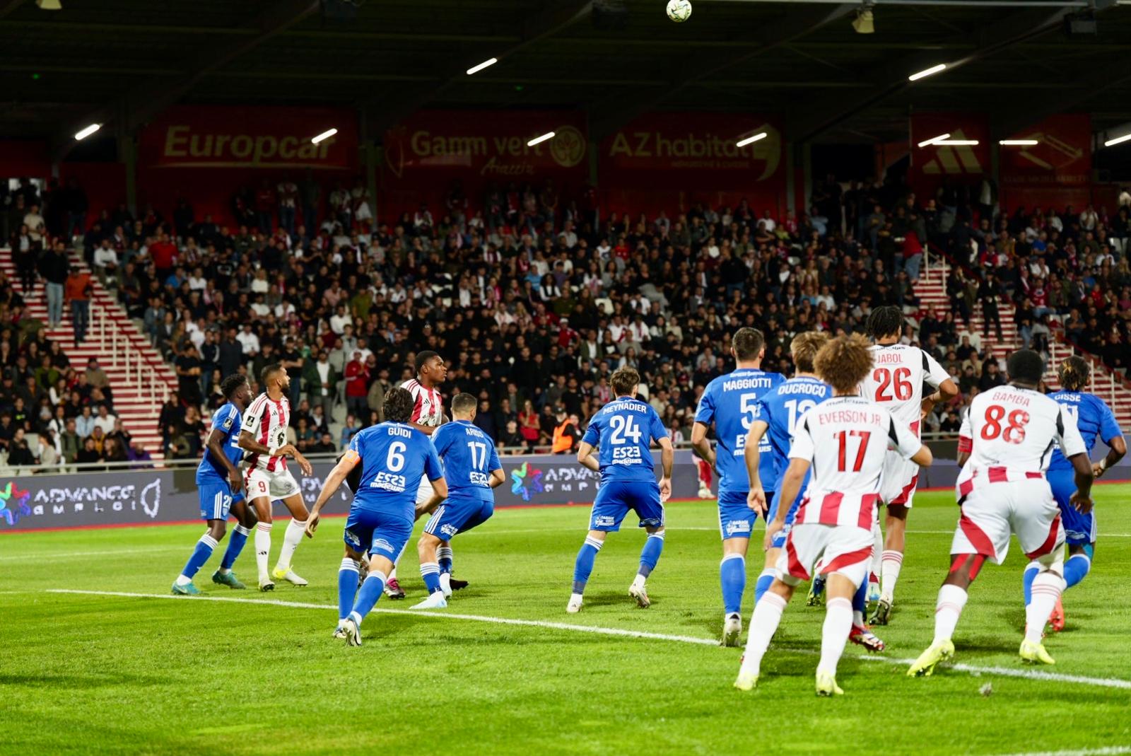 Le match retour du derby corse se déroule ce vendredi (20h) à Furiani, dans un stade à guichets fermés (photos Paule Santoni).