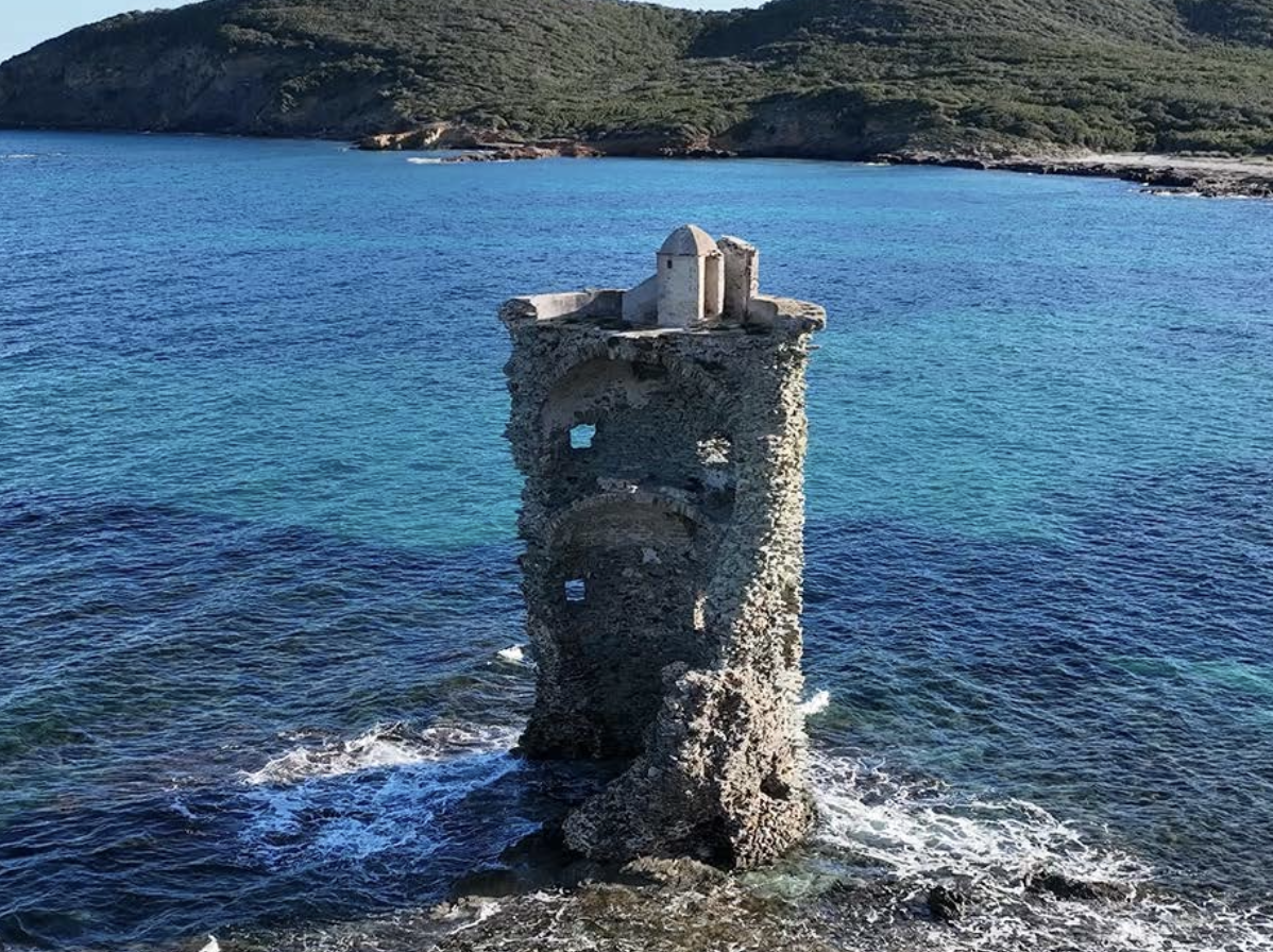 Tour Santa Maria di a Chjappella à Rogliano (Haute-Corse) © Pierre Grunenwald