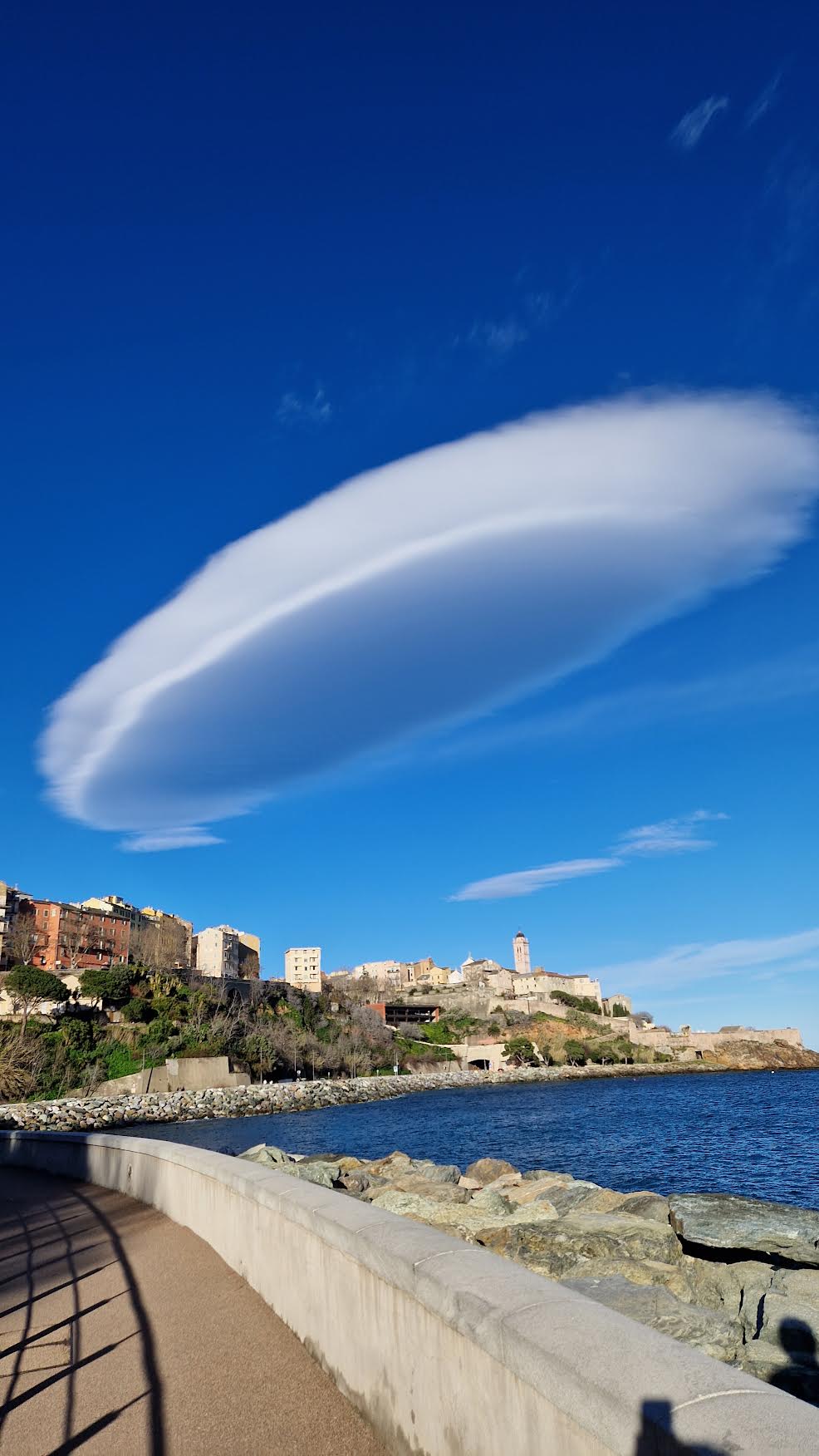 Météo : l'énorme nuage lenticulairs de Bastia