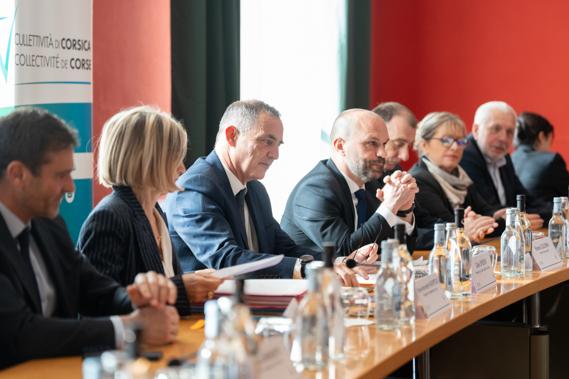 Autonomie : Après la rencontre avec François Rebsamen, les élus corses confiants 