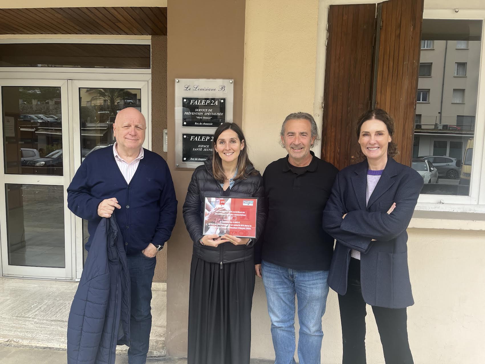 de gauche à droite : Jean Michel Simon, directeur général de La Falep ; Anastasia Rubini, directrice adjointe; Alain Campia, médiateur numérique de La Falep et Isabelle Simob, déléguée régionale Méditerranée de SFR.