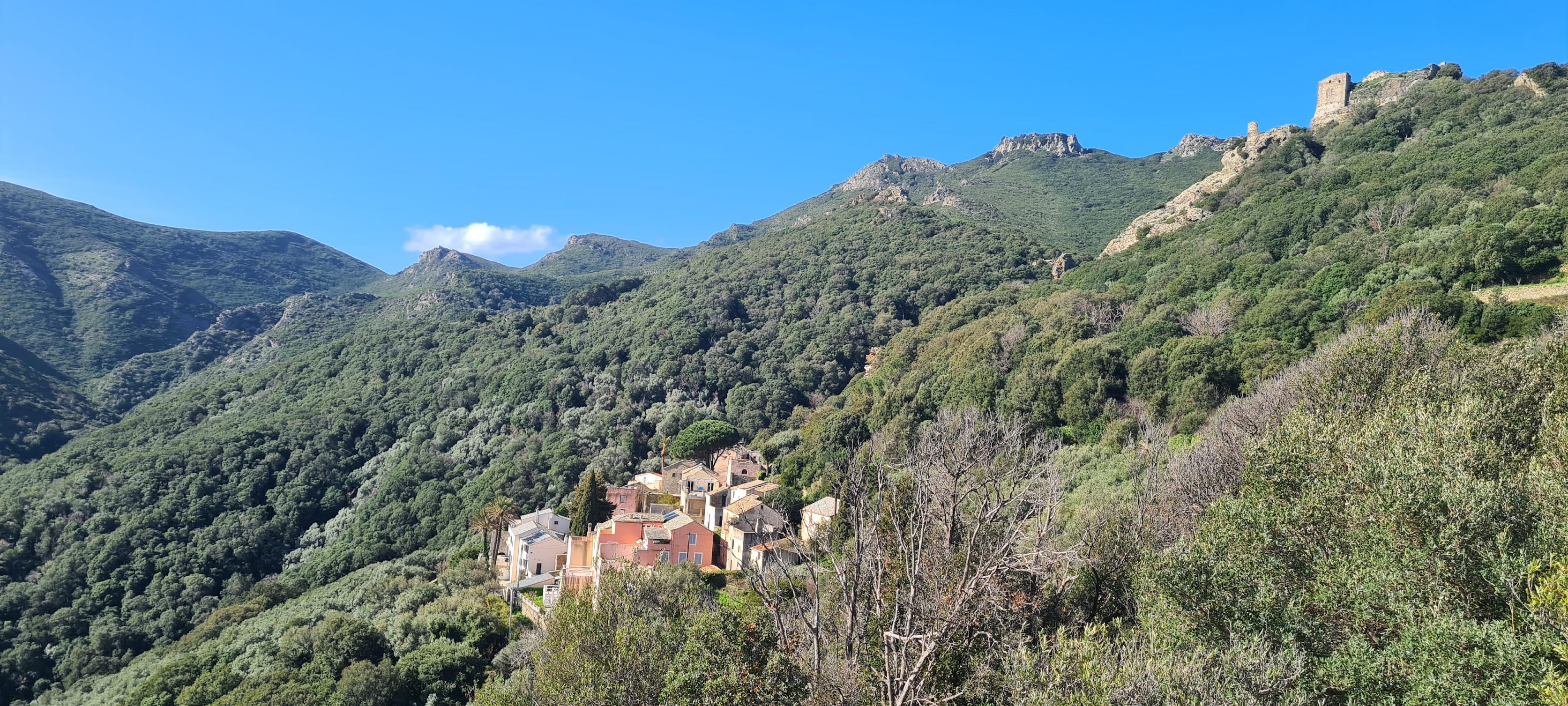 La photo du jour : Magna suprana et U castellacciu San Columbanu