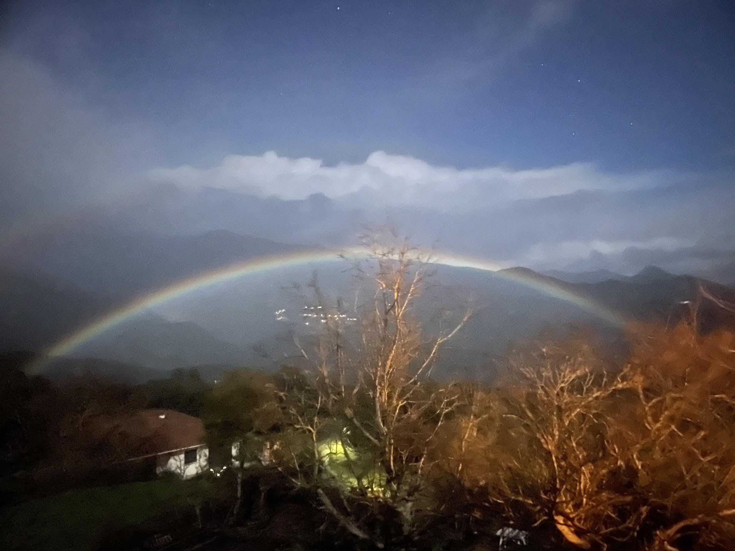 Phénomène rare : un arc-en-ciel lunaire au-dessus de Prunelli-di-Fium'Orbu