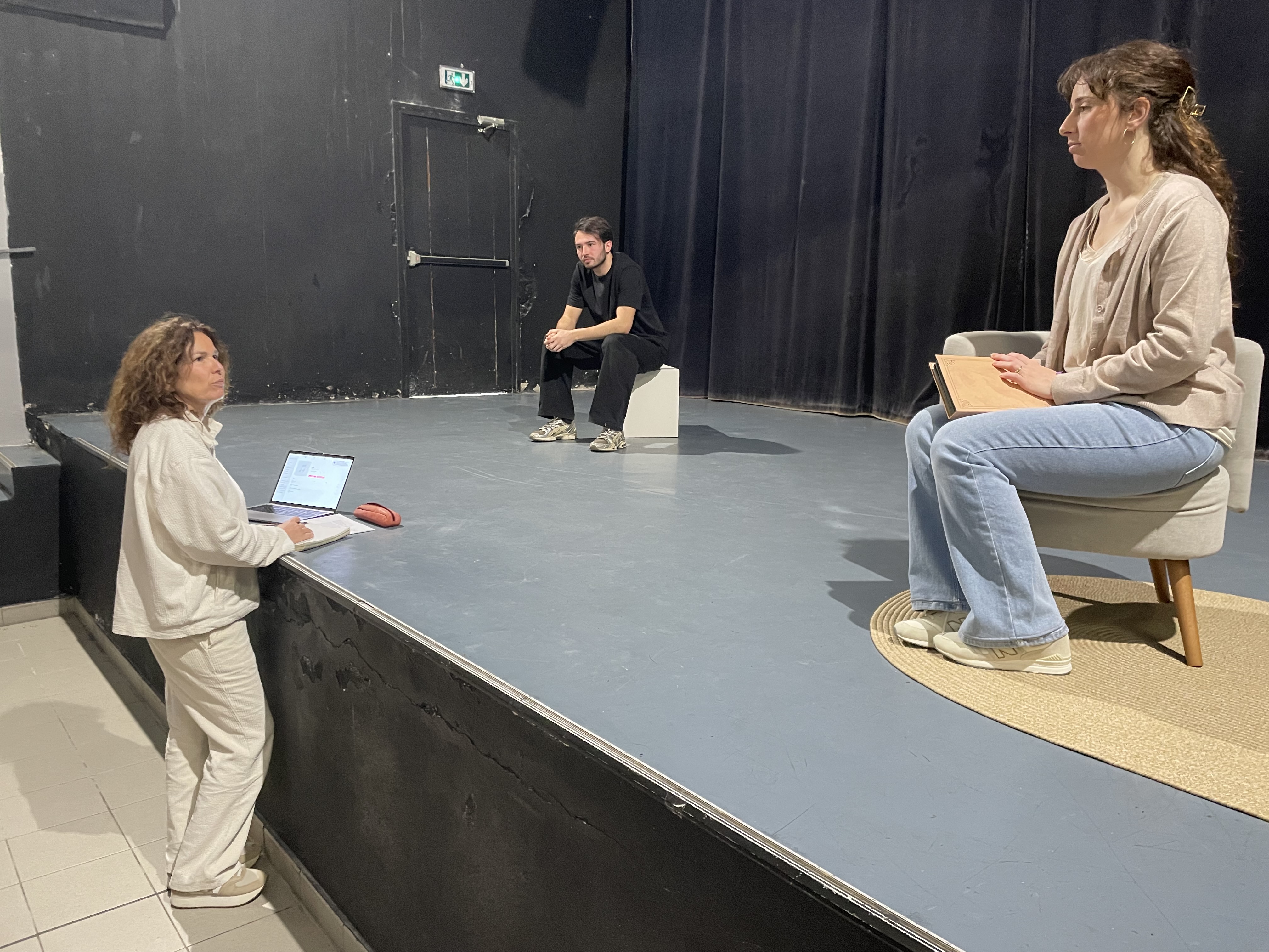 Marie Murcia, Alizée Pinelli et Marien Giuliani en répétition.