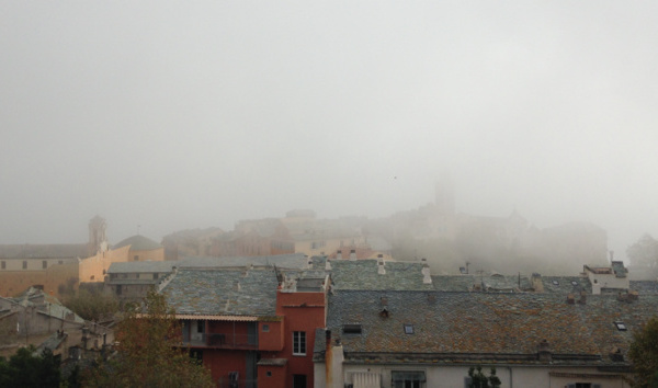 Le Cap Corse et la région bastiaise dans la brume