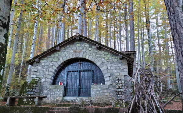 La photo du jour :  La chapelle de Vizzavona sous les couleurs de l'automne