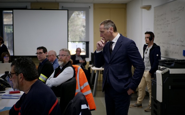 Michel Prosic, préfet de Haute-Corse et quelques acteurs de la sécurité lors de l'exercice de gestion de crise simulant un crash d’avion dans les locaux de la DTT à Bastia ce mardi 19 novembre 2024.