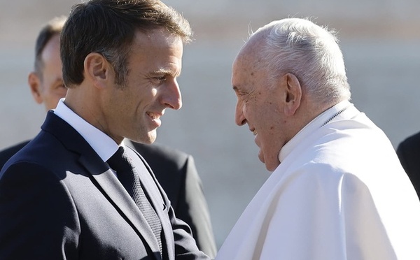 Rencontre entre Emmanuel Macron et le pape le 23 septembre 2023. - AFP