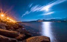 La photo du jour : Pleine lune sur la baie de Calvi…