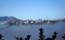 La photo du jour : Montemaiò au-dessus des nuages !