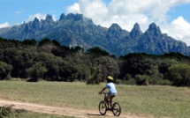 La photo du jour : Balade à vélo au pied des aiguilles de Bavella