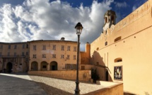 La photo du jour : la façade, ensoleillée, du Palais des Gouverneurs de Bastia