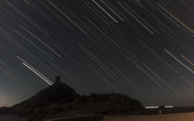 La photo du jour : Filé d'étoiles sur la tour de la Parata