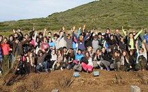 Ajaccio : Les scolaires replantent des tamaris à La Parata