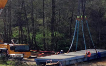 Lotissement Confina II : Le pont métallique installé