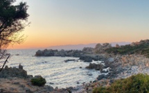 La photo du jour : face à la mer sous la tour de Campumoru