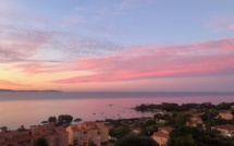 La photo du jour : début de journée rose à Ajaccio