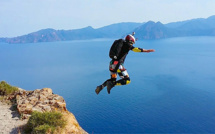 Le "Base jump" de Thibaut Zevaco au Capu Rossu : Impressionnant !
