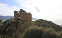 La photo du jour : la maison fortifiée  et la tour de Capigliolu