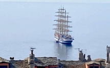 Bastia : Le "Royal Clipper", un beau 5-mâts sous les remparts de la Citadelle