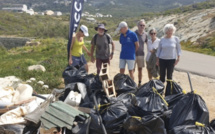 Centuri : opération plage propre pour une quinzaine de bénévoles 